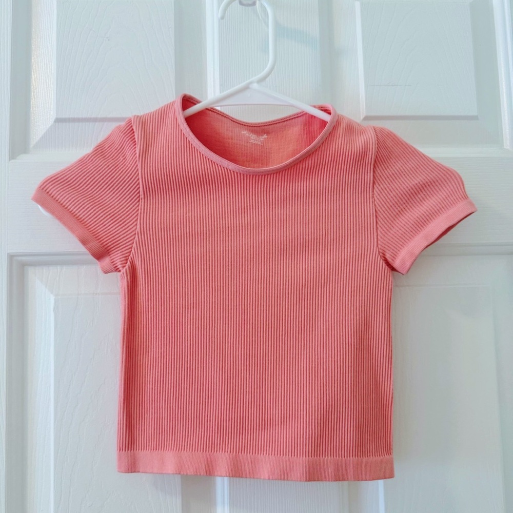 urban outfitters pink ribbed crop top
